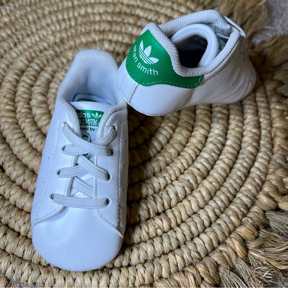 Stan Smith Crib Sneaker - Picture 1 of 5